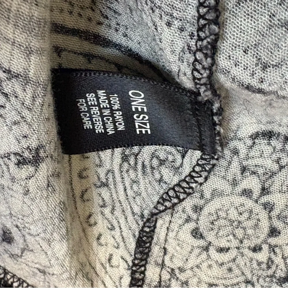 California Gypsy Black & White Print Kimono with Fringe (One Size)